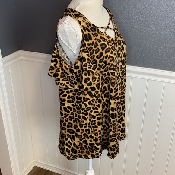 ••SOLD•• Off the shoulder leopard - Picture 3 of 5